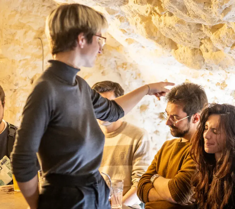 Étudiants jouant au Loup-garou